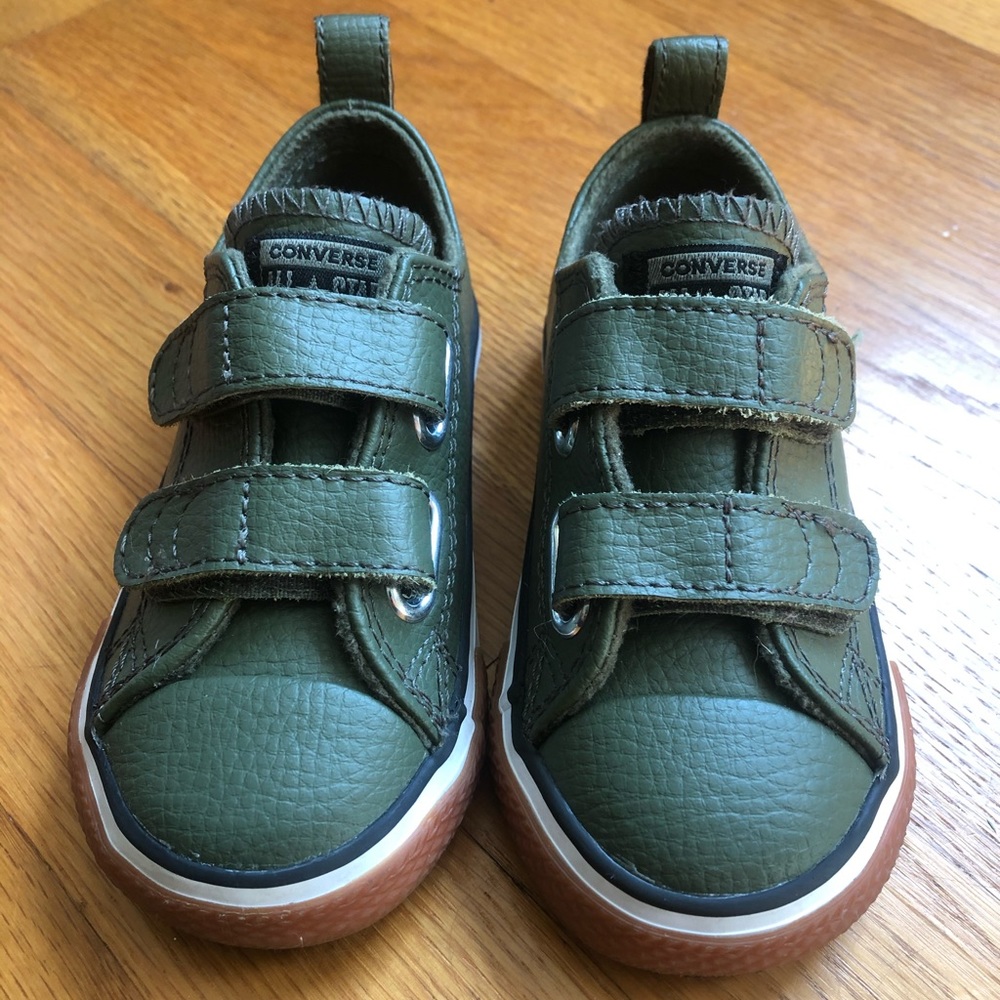 Converse - like new